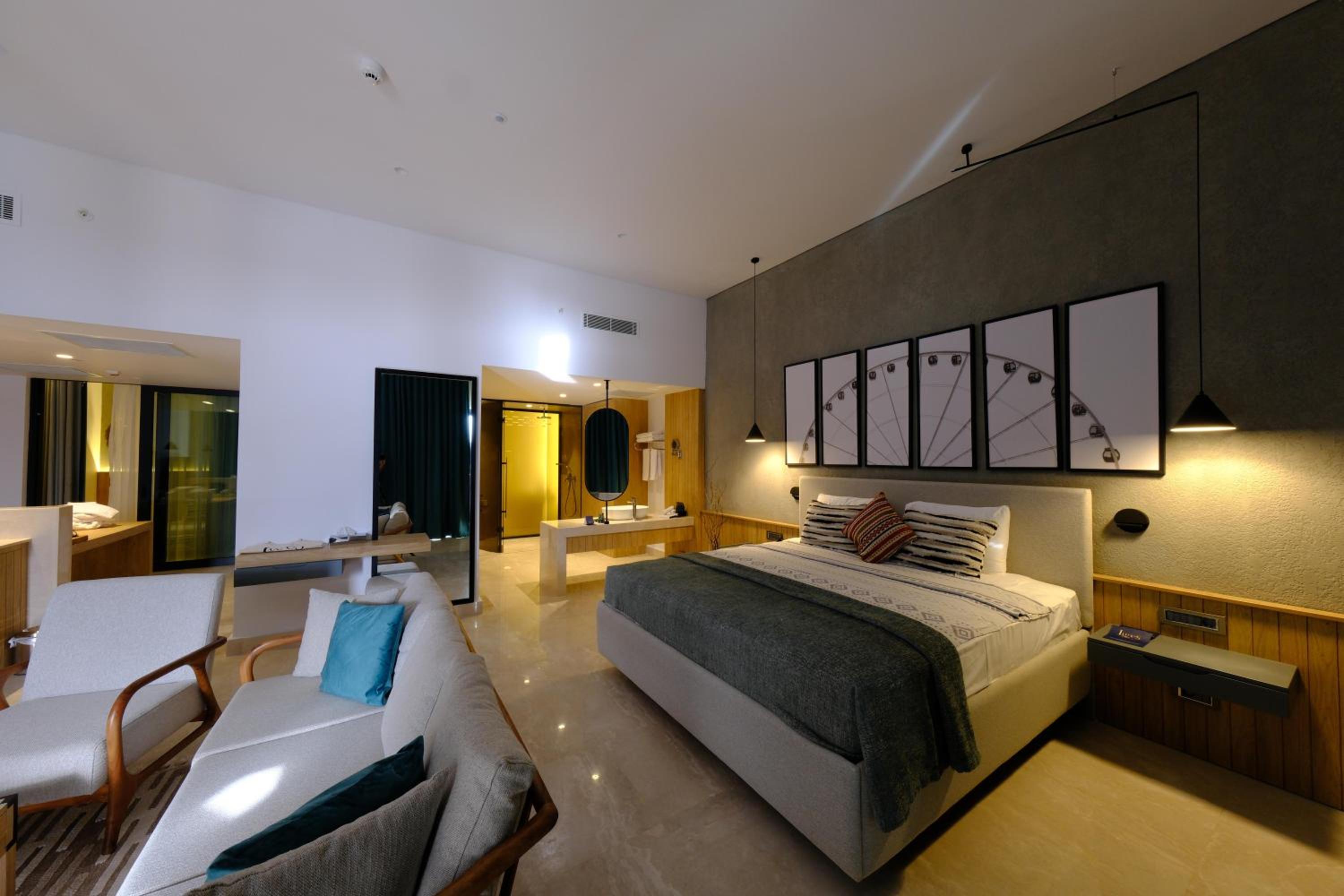 lures hotel