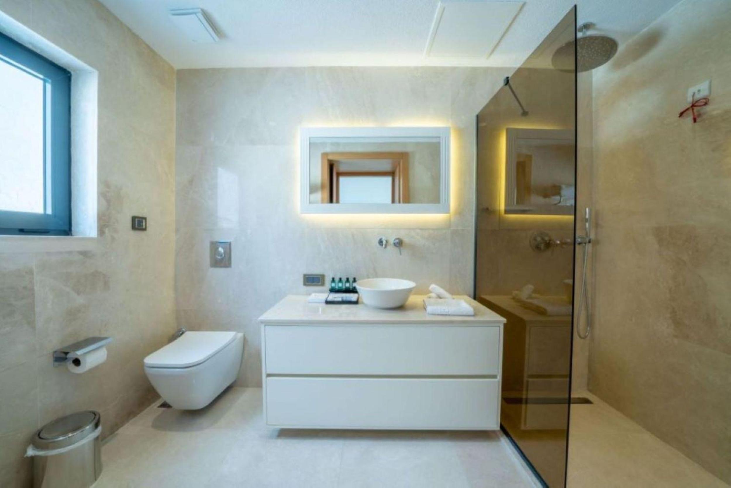 lures hotel