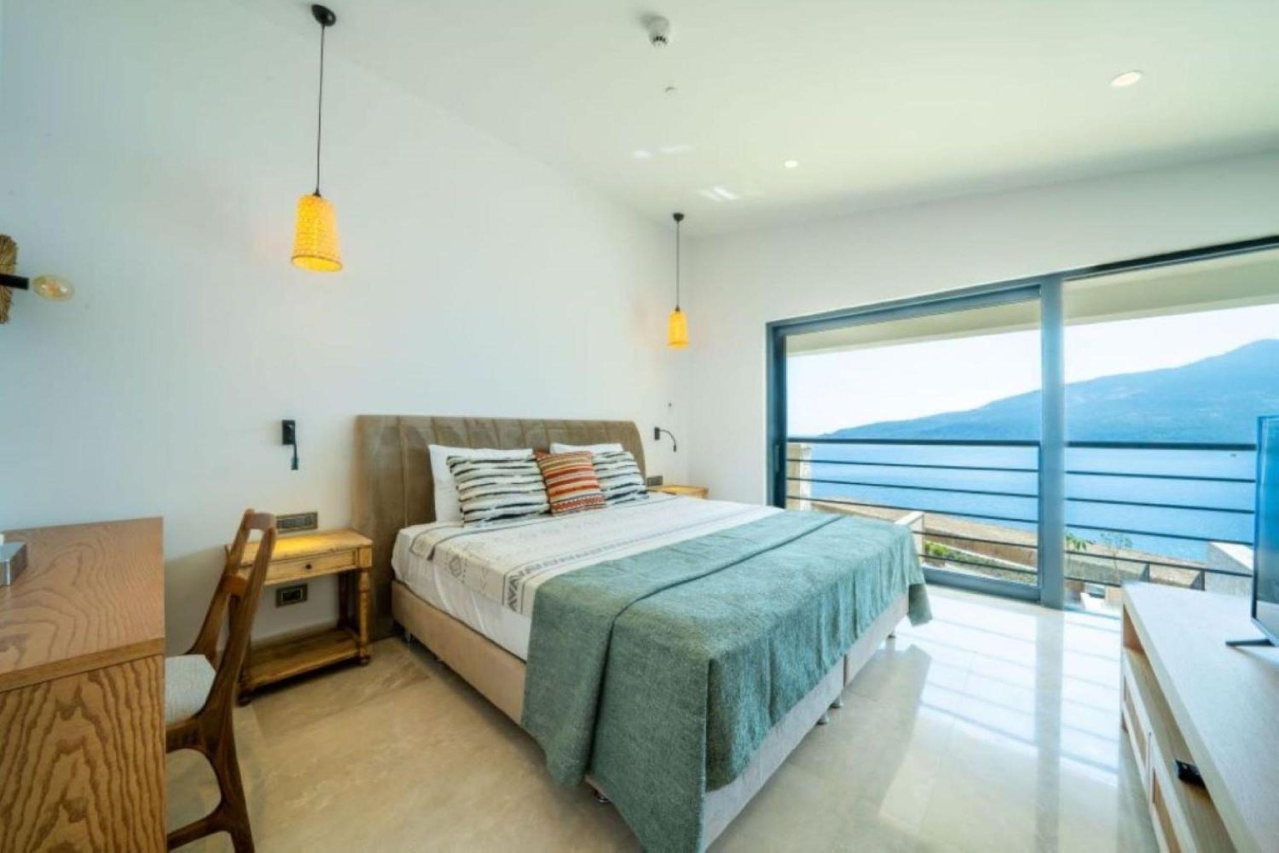 lures hotel