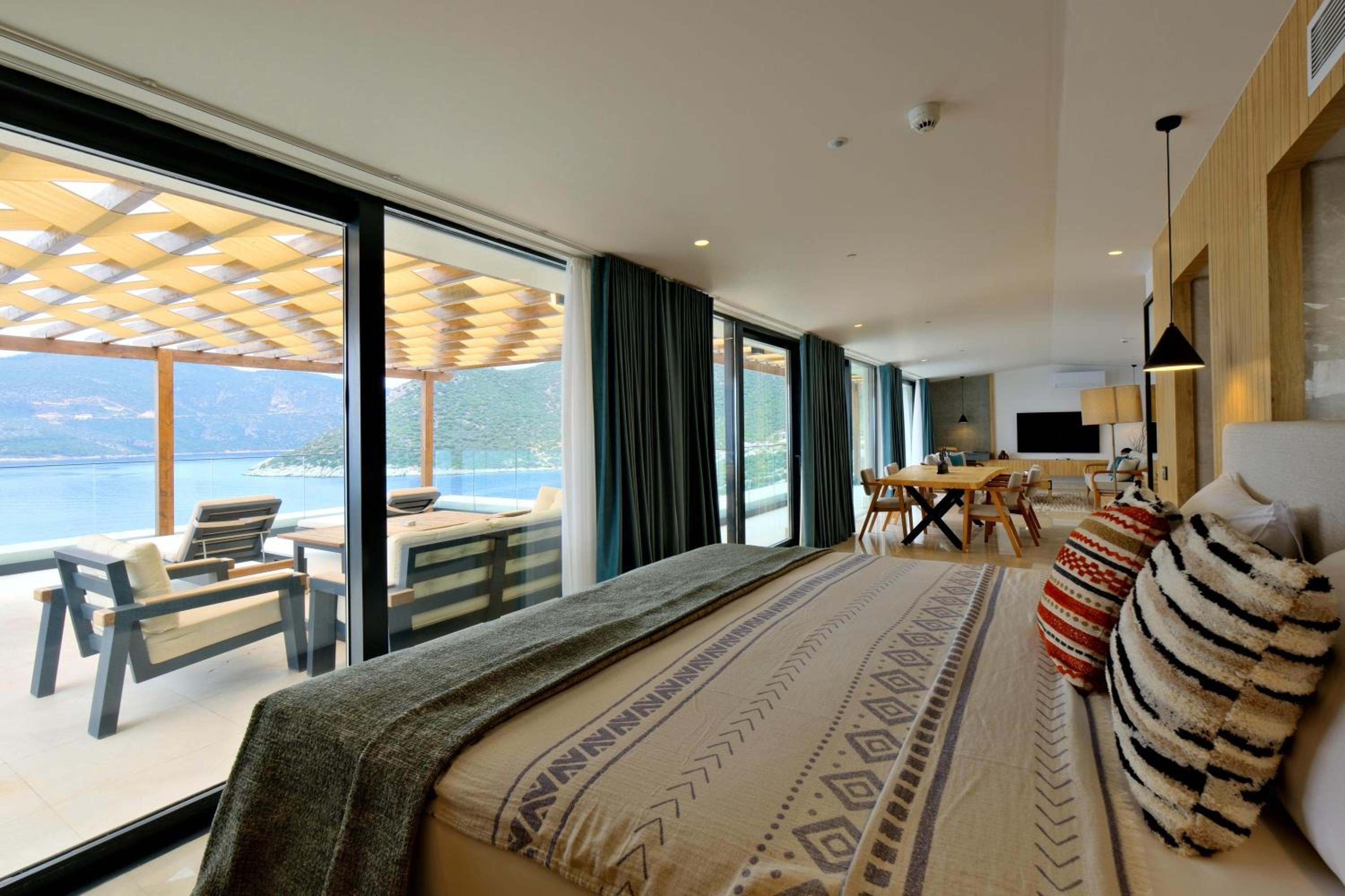 lures hotel