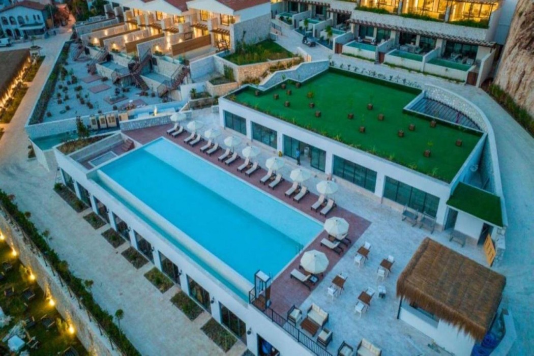 lures hotel