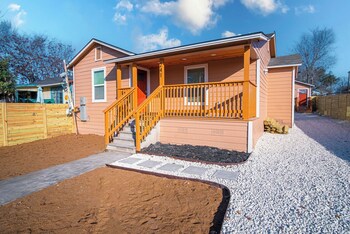 adorable 4br 2ba close to riverwalk and downtown