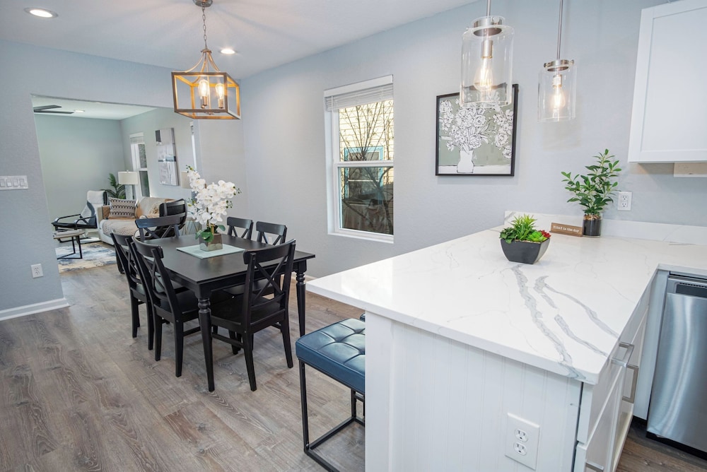 adorable 4br 2ba close to riverwalk and downtown