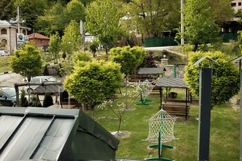 abant zumrut dag evi