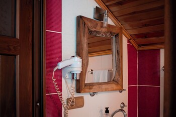 abant zumrut dag evi