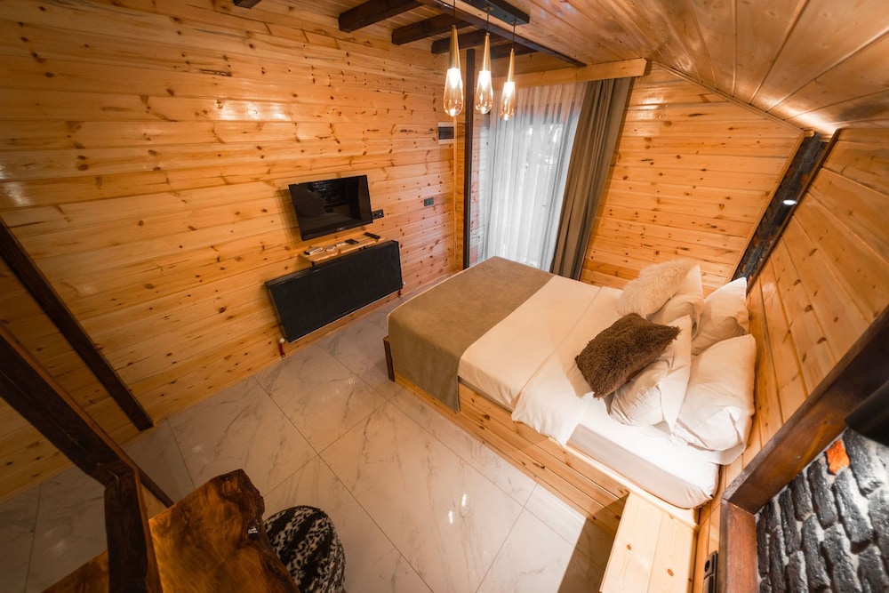 abant zumrut dag evi