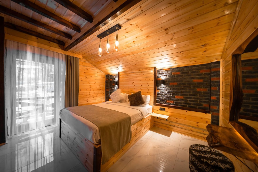 abant zumrut dag evi