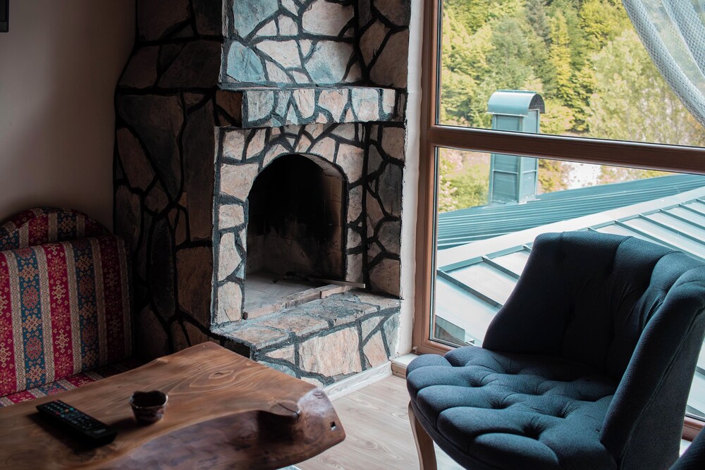 abant zumrut dag evi