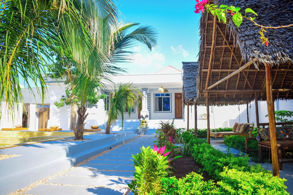 uhuru house and restaurant