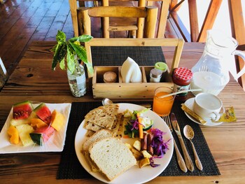 uhuru house and restaurant