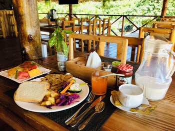 uhuru house and restaurant