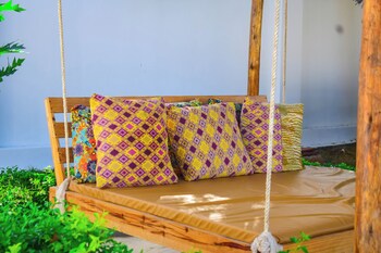 uhuru house and restaurant
