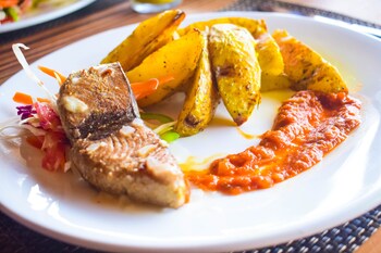 uhuru house and restaurant