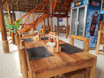 uhuru house and restaurant