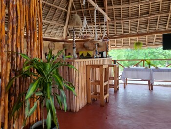 uhuru house and restaurant