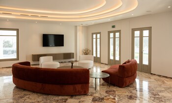 tzanis resort