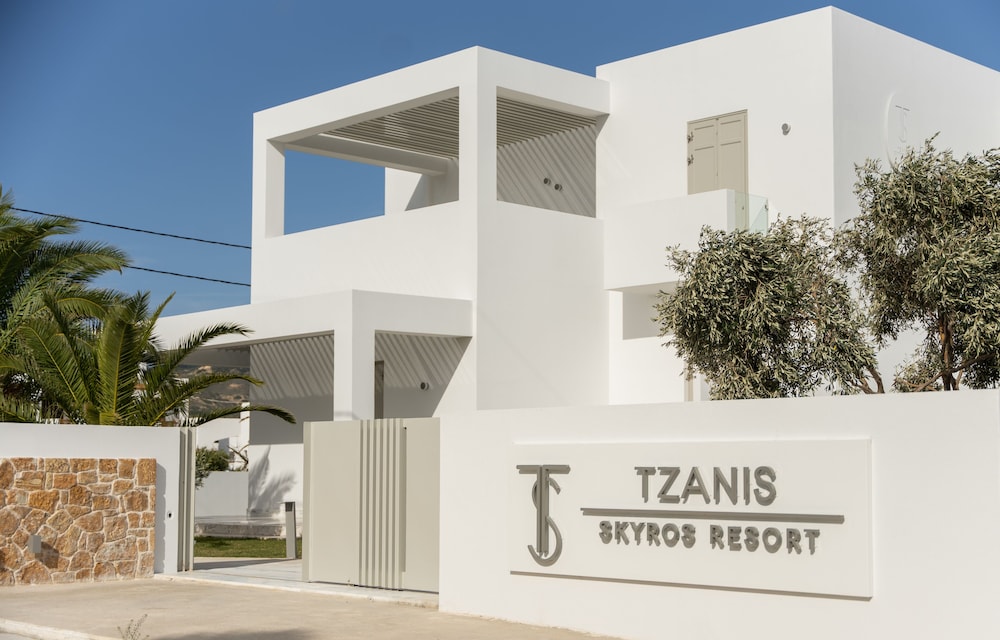tzanis resort