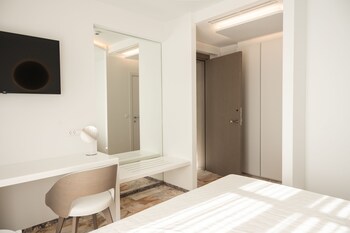 tzanis resort