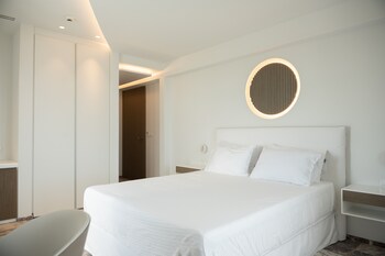 tzanis resort
