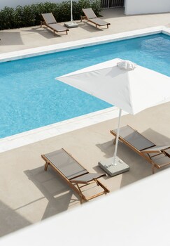 tzanis resort