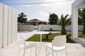tzanis resort