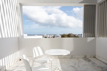tzanis resort