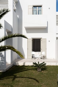 tzanis resort