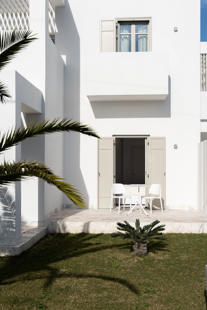 tzanis resort
