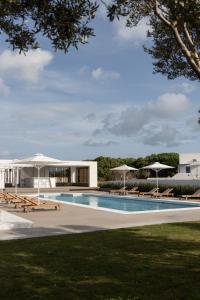 tzanis resort