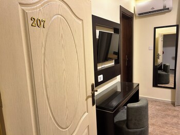 petra town check inn