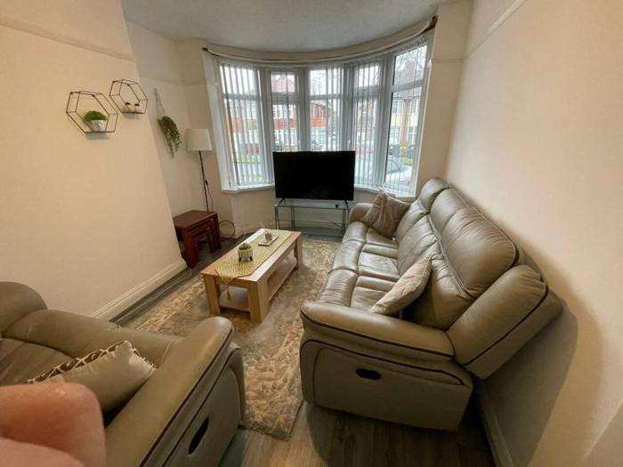 impeccable 3 bed house in birmingham