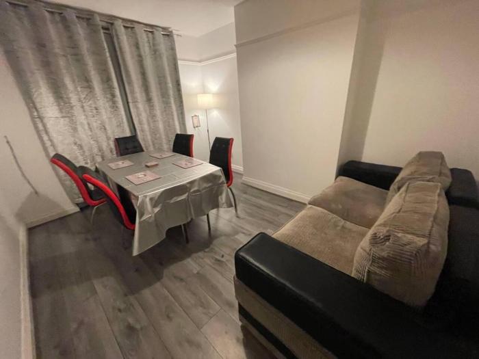 impeccable 3 bed house in birmingham