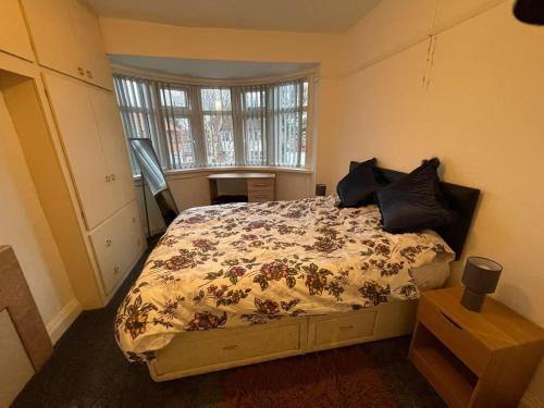 Impeccable 3-Bed House In Birmingham,Dudley>>Birmingham,2 star