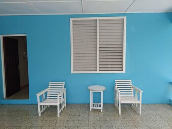 entire 6 bedroom villa free parking with fast wifi