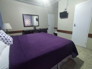 entire 6 bedroom villa free parking with fast wifi