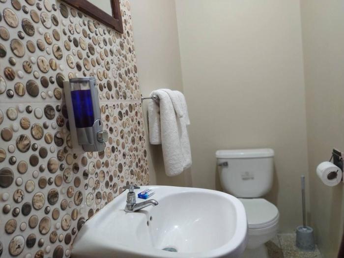 entire 6 bedroom villa free parking with fast wifi