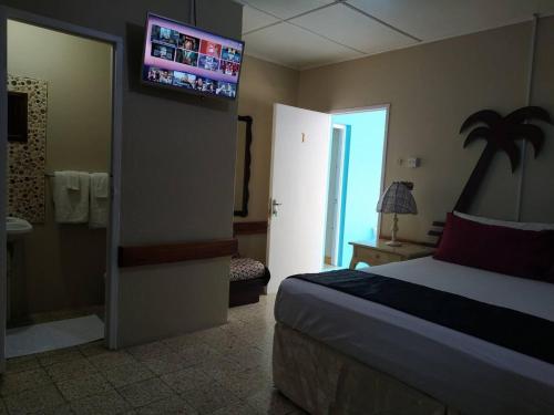 entire 6 bedroom villa free parking with fast wifi