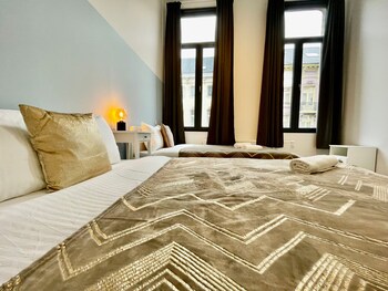 one lux stay near fashion district