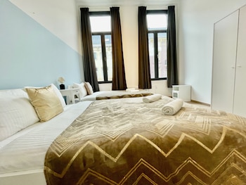 one lux stay near fashion district