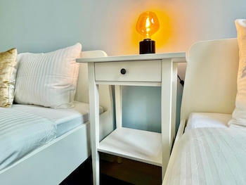 one lux stay near fashion district