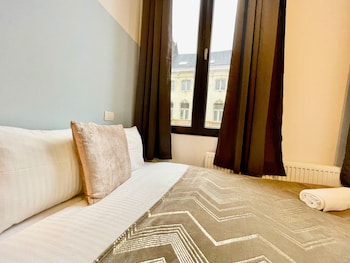 one lux stay near fashion district