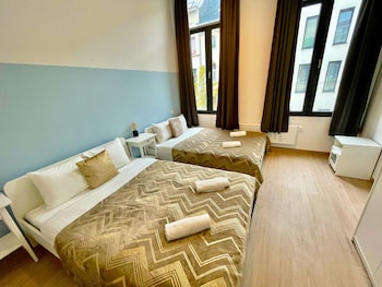 one lux stay near fashion district