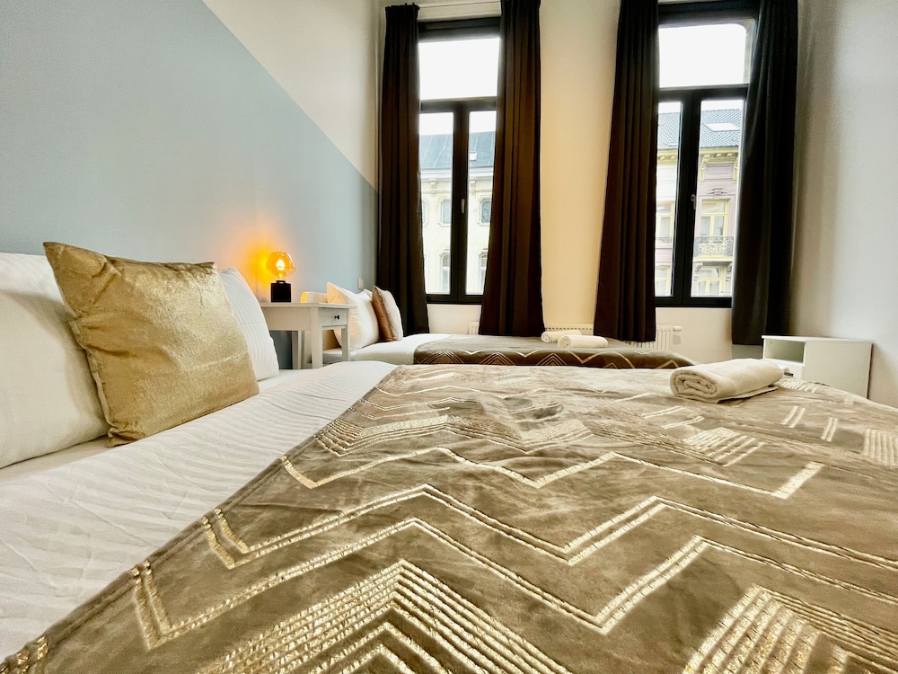 one lux stay near fashion district