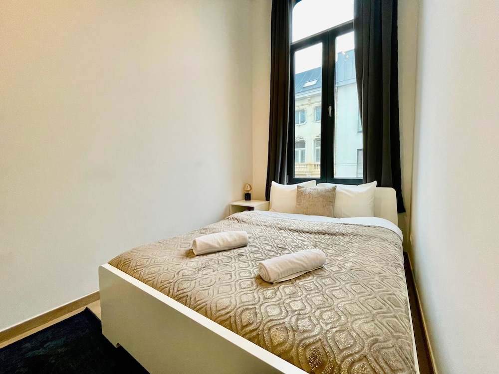 one lux stay near fashion district