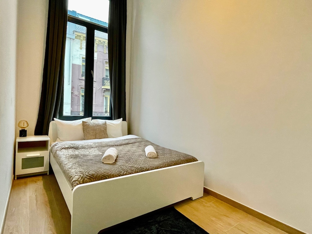 one lux stay near fashion district