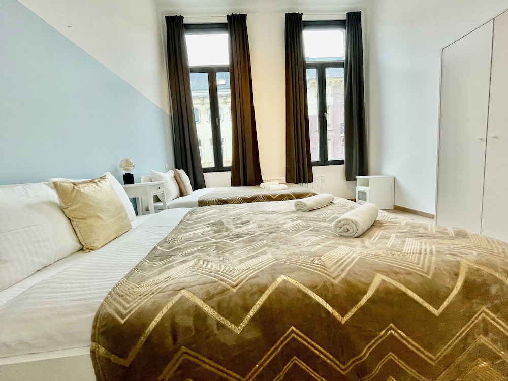 one lux stay near fashion district