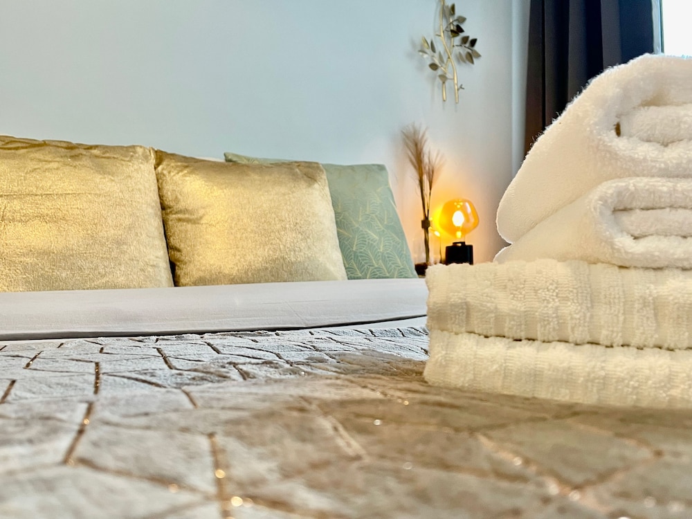 one lux stay near fashion district