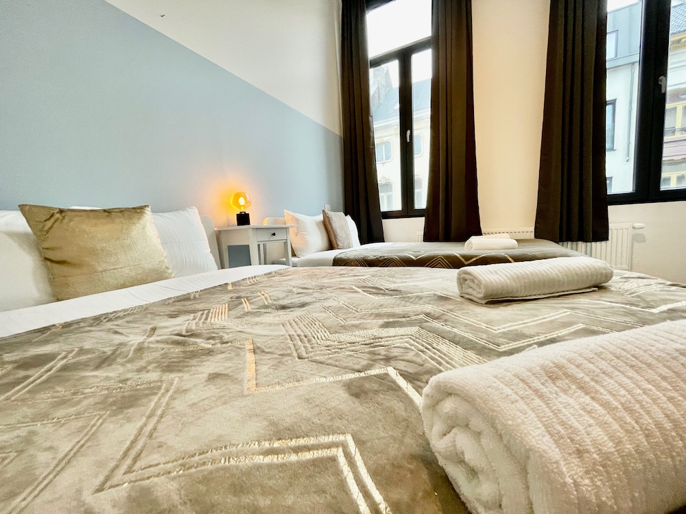 one lux stay near fashion district