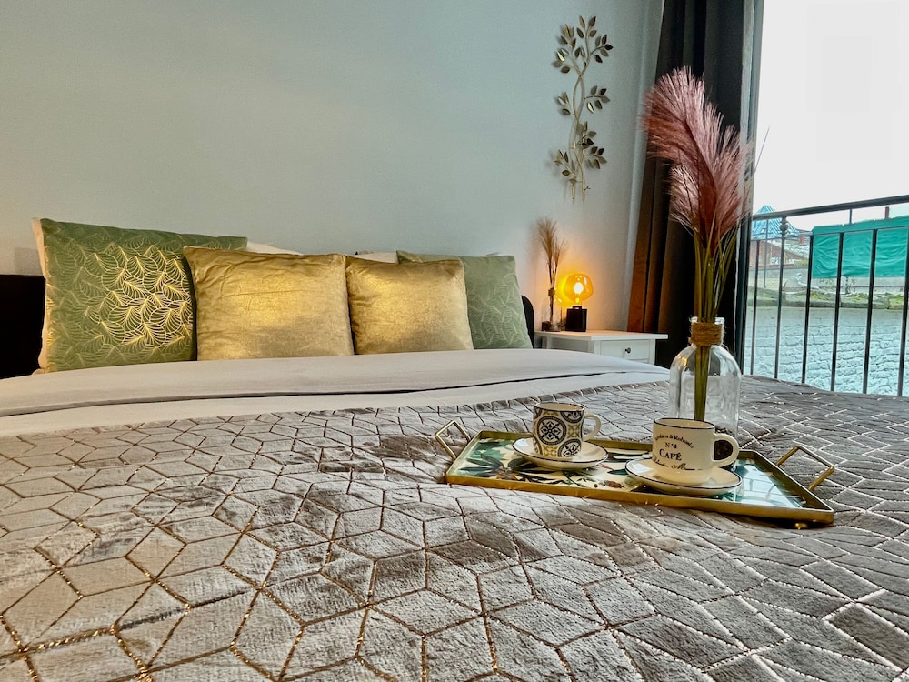 one lux stay near fashion district