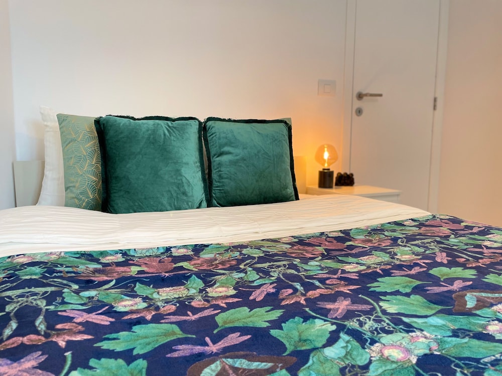 one lux stay near fashion district